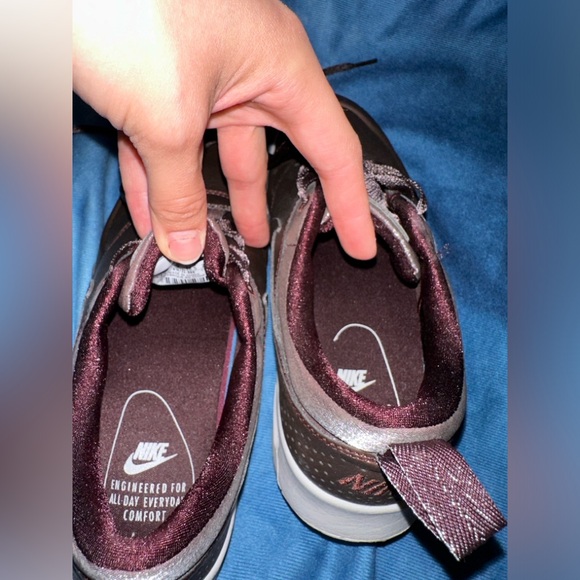 Nike Air Max Thea shoes - Picture 2 of 4